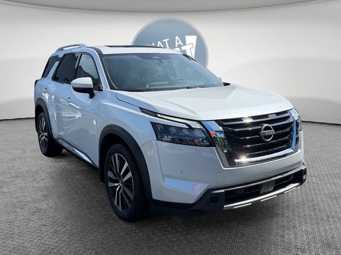 Used 2025 Nissan Pathfinder Platinum AWD/4WD image 1