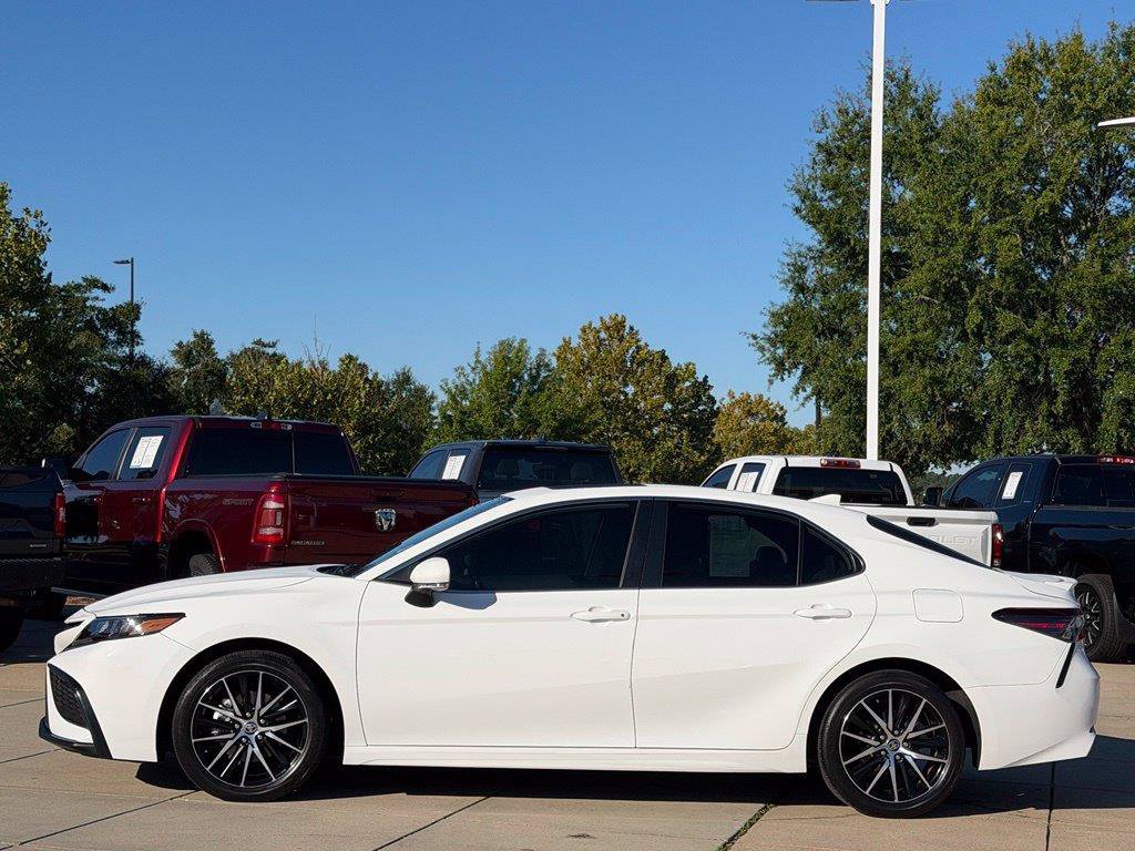 Used 2024 Toyota Camry SE FWD image 6