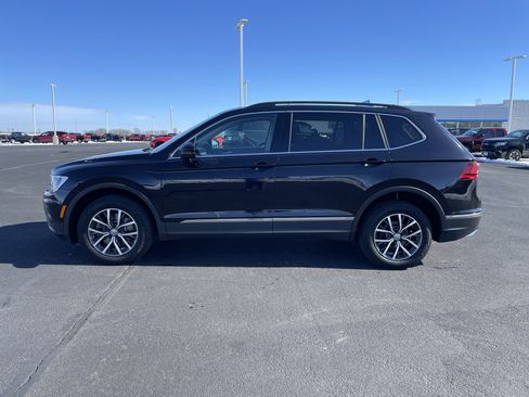 Used 2018 Volkswagen Tiguan SE w/ Panoramic Sunroof Package image 2