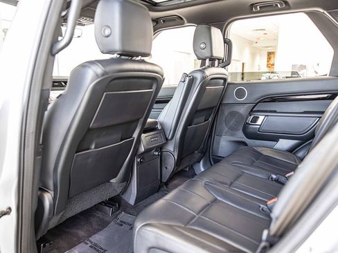 Used 2020 Land Rover Discovery SE image 31