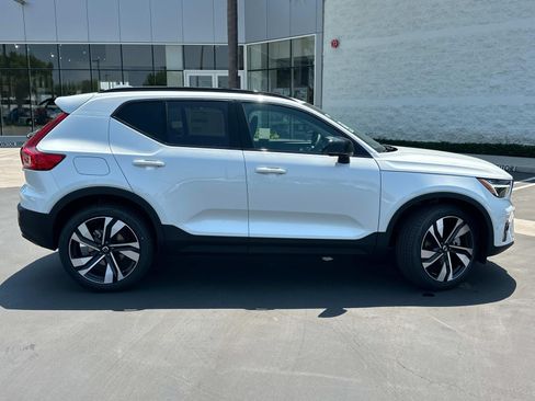 Used 2026 Volvo XC40 B5 Ultra w/ Climate Package AWD/4WD image 3