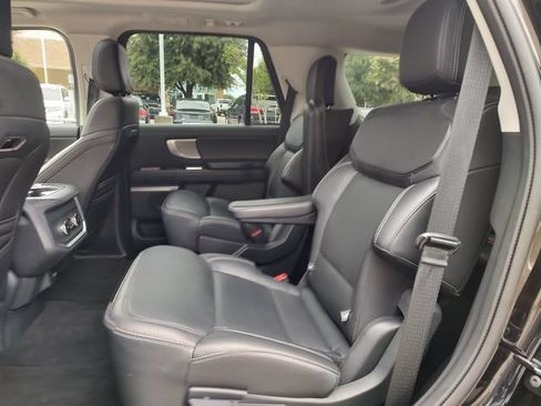 Used 2025 Ford Expedition Platinum AWD/4WD image 29