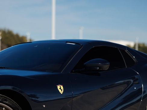 Used 2021 Ferrari 812 GTS image 28