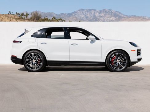 New 2025 Porsche Cayenne S AWD/4WD image 8