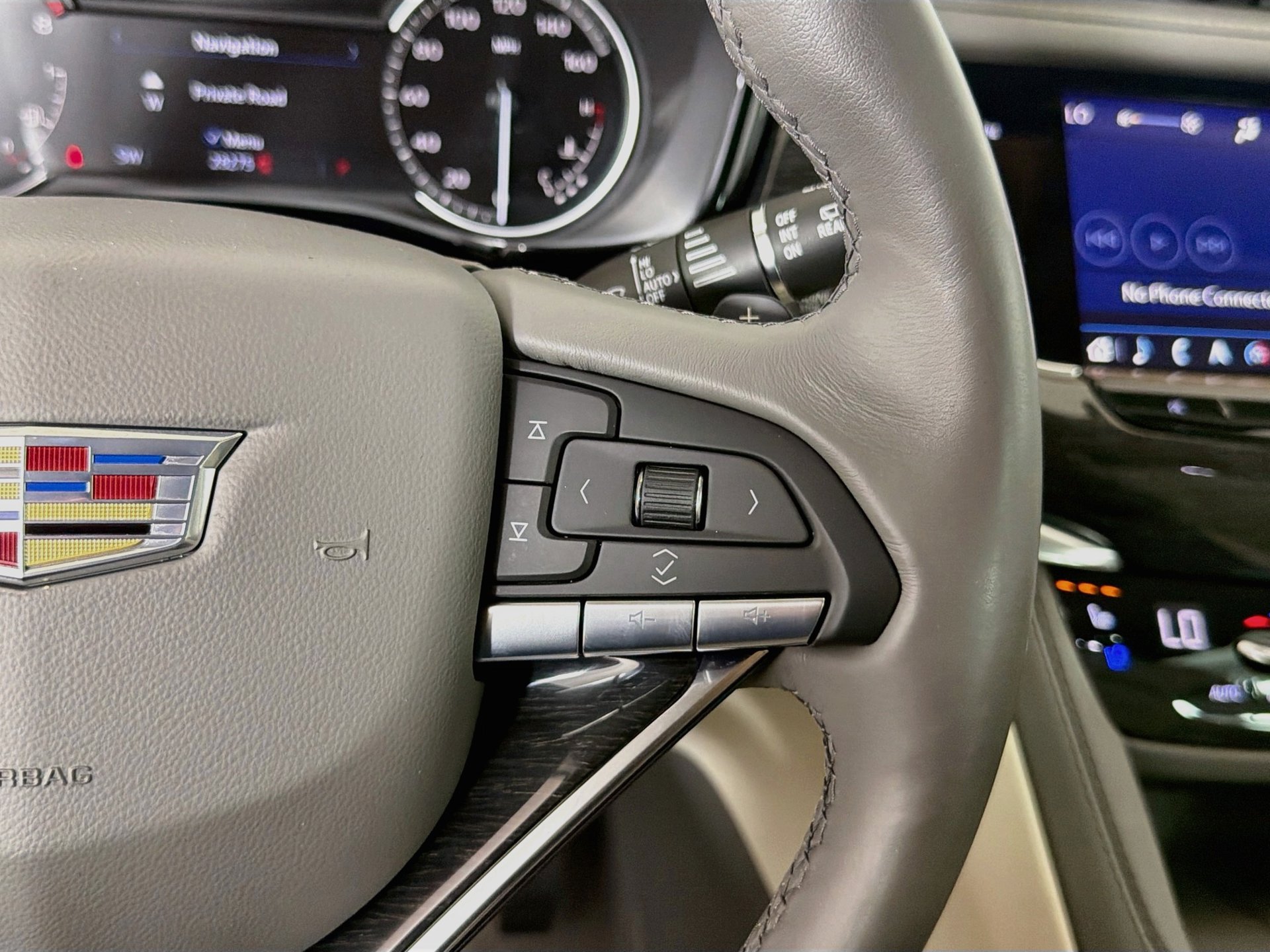 Used 2023 Cadillac XT6 Premium Luxury FWD image 41