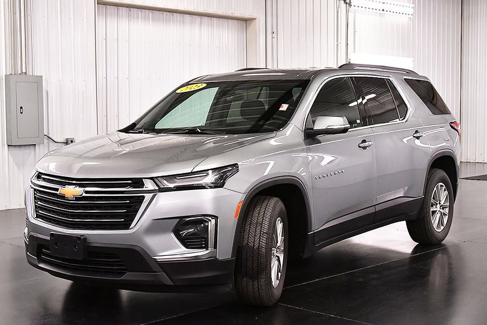 Used 2023 Chevrolet Traverse LT AWD/4WD image 3