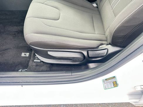 Used 2025 Hyundai Elantra SEL image 24