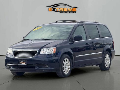 Used 2016 Chrysler Town & Country Touring image 1