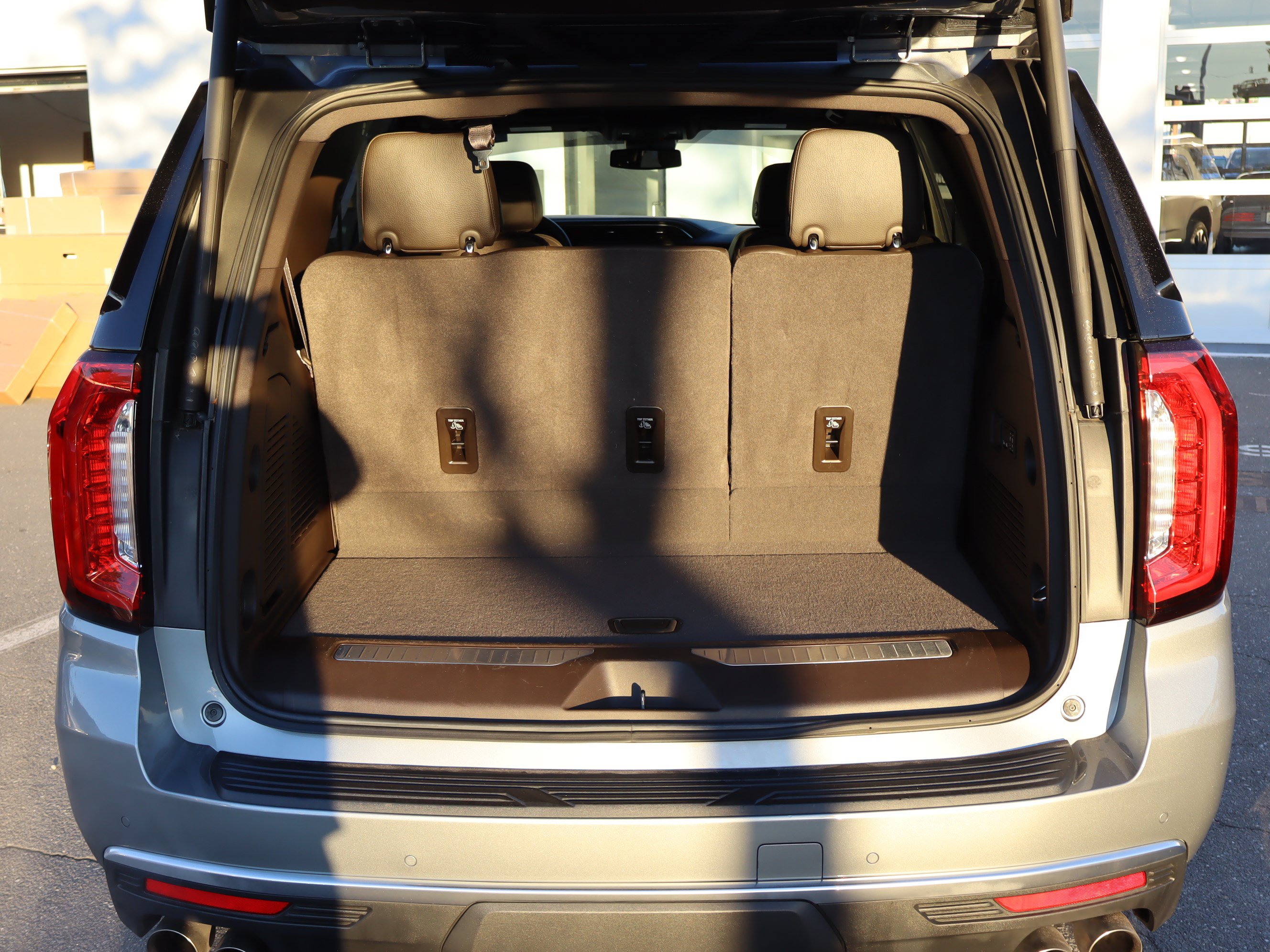 Used 2024 GMC Yukon Denali RWD image 33