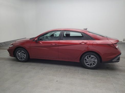Used 2024 Hyundai Elantra SEL FWD image 3