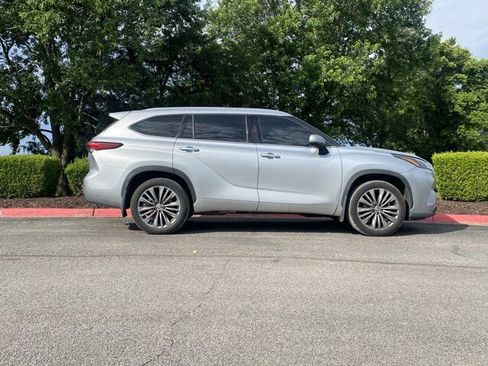 Used 2020 Toyota Highlander Platinum AWD/4WD image 2