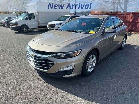 Used 2024 Chevrolet Malibu LT image 1