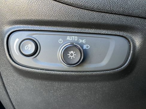 Used 2019 Chevrolet Equinox LT image 26