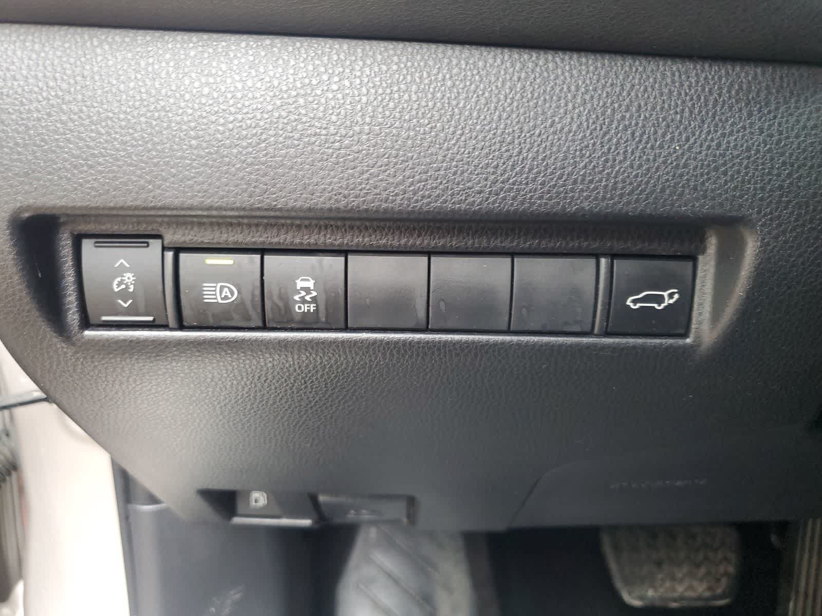 Used 2021 Toyota Venza XLE AWD/4WD image 19