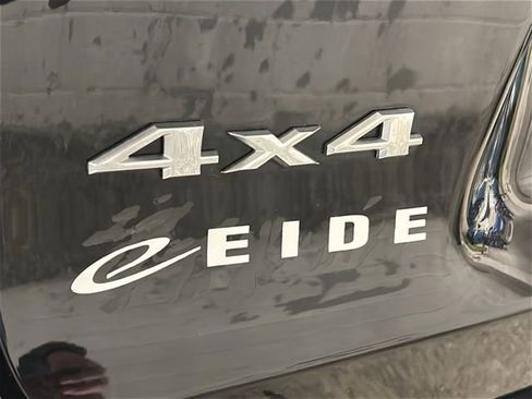 Used 2020 Jeep Cherokee Limited image 28