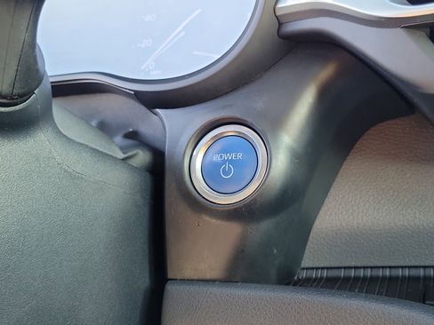 Used 2023 Toyota Sienna XSE image 28