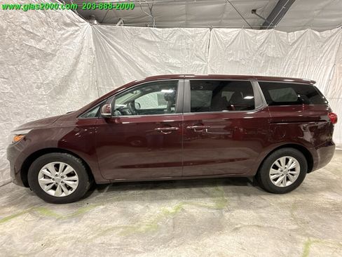 Used 2018 Kia Sedona LX image 13