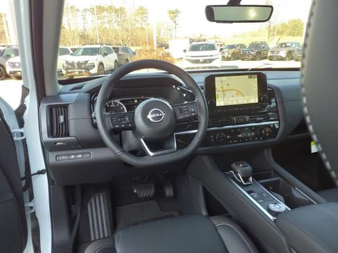 Certified 2025 Nissan Pathfinder SL AWD/4WD image 10