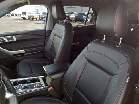 Used 2023 Ford Explorer XLT w/ Equipment Group 202A image 11