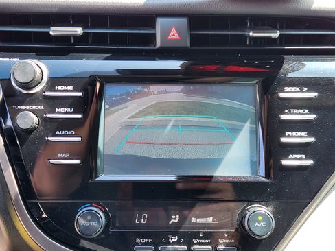 Used 2019 Toyota Camry SE FWD image 13