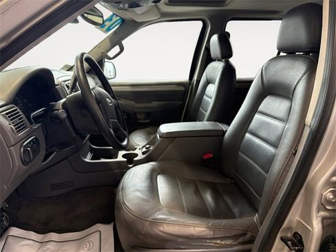 Used 2003 Ford Explorer XLT image 6