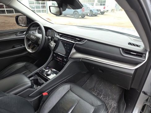 Used 2023 Jeep Grand Cherokee L Limited w/ Trailer Tow Group (B) image 11