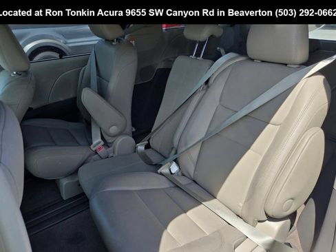Used 2017 Toyota Sienna XLE FWD image 10