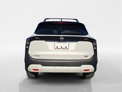 New 2026 Nissan Kicks SR w/ Cold Weather Package FWD image 4