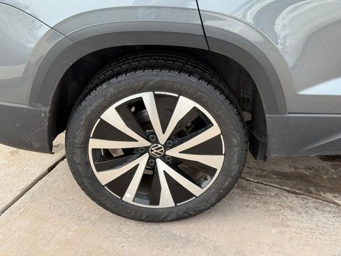 Used 2024 Volkswagen Taos SE image 6