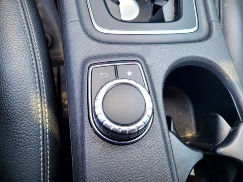 Used 2018 Mercedes-Benz GLA 250 4MATIC image 18