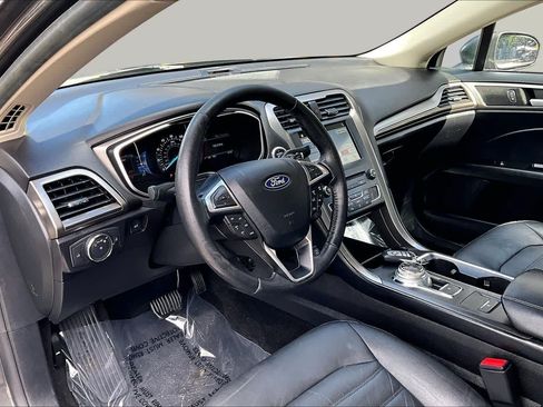 Used 2018 Ford Fusion SE w/ Fusion SE Technology Package FWD image 18