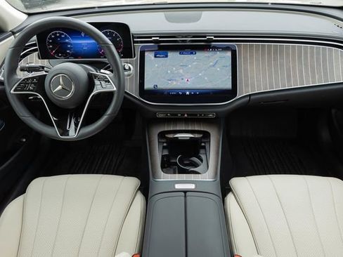Used 2025 Mercedes-Benz E 350 4MATIC Sedan image 22