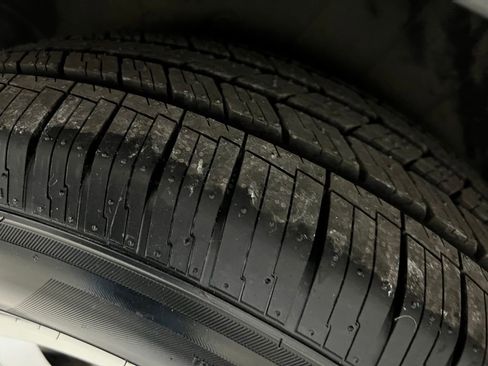 Used 2023 Kia Carnival LX image 39