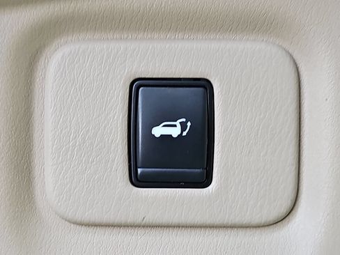 Used 2020 Nissan Pathfinder SL FWD image 12