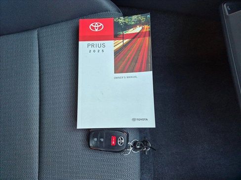 Certified 2025 Toyota Prius LE FWD image 22