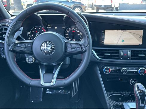 Used 2023 Alfa Romeo Giulia Estrema image 20