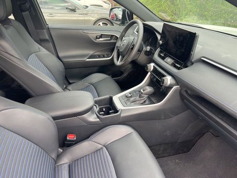 Used 2025 Toyota RAV4 XSE image 8