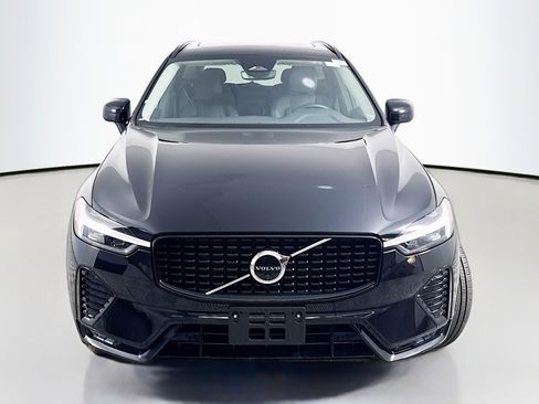Used 2025 Volvo XC60 B5 Plus image 2