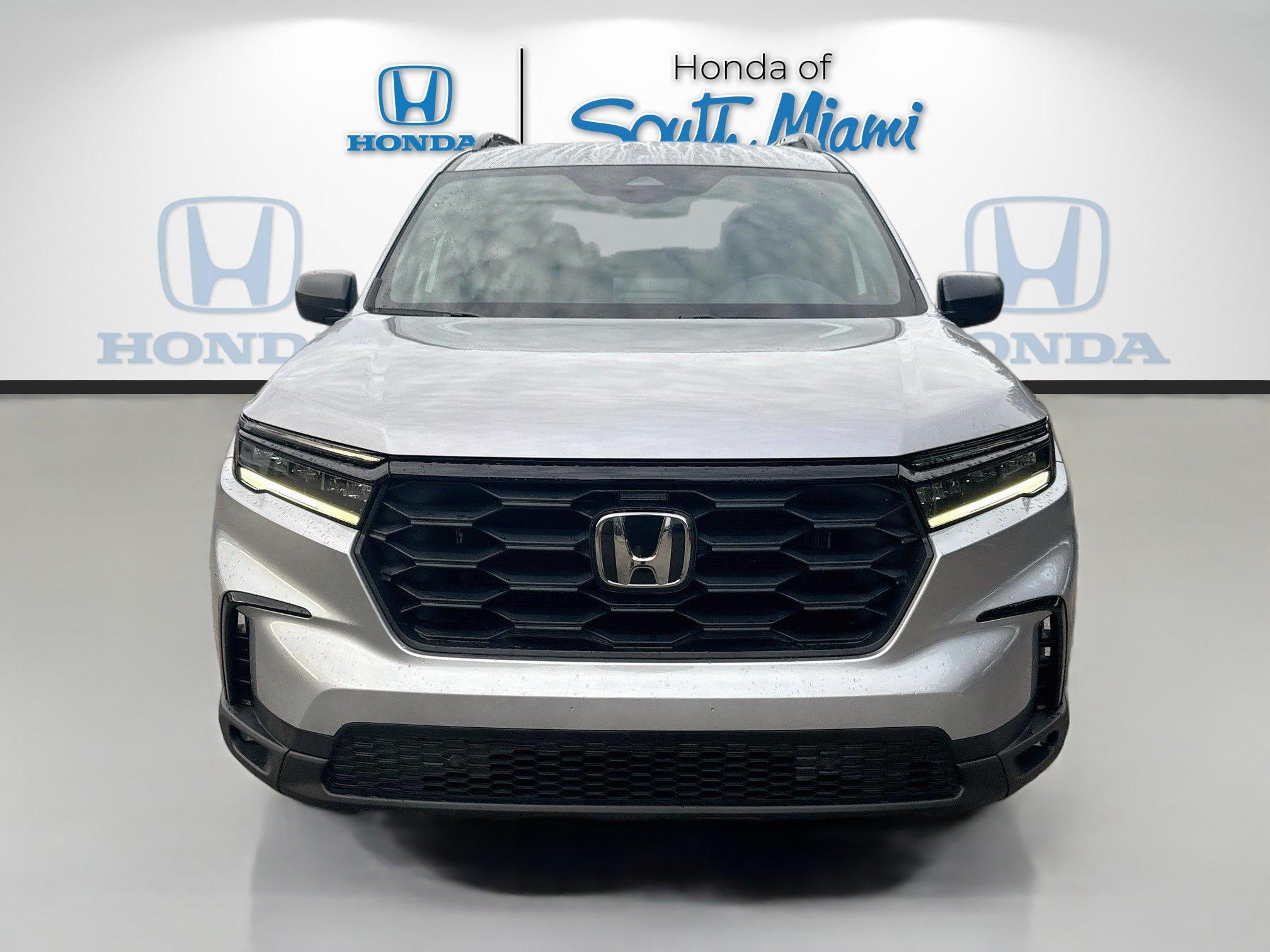 Certified 2024 Honda Pilot Sport image 2