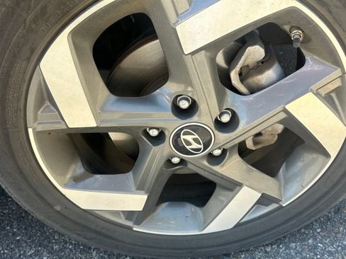 Used 2024 Hyundai Venue Limited FWD image 23