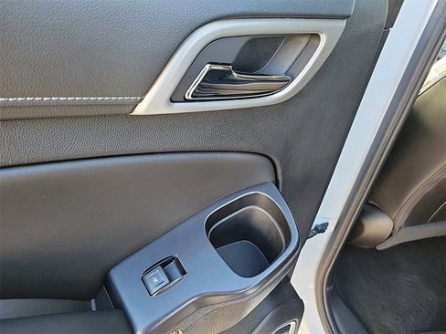 Used 2018 GMC Yukon Denali image 15