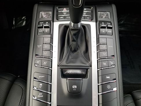 Used 2020 Porsche Macan image 23