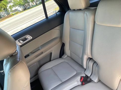 Used 2013 Ford Explorer XLT FWD image 26