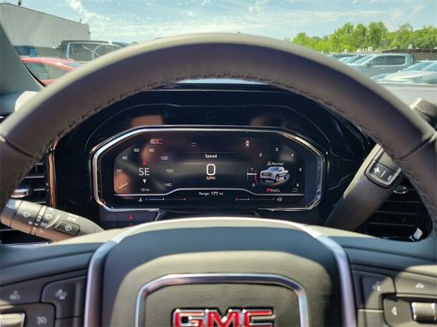 New 2025 GMC Sierra 1500 SLE w/ Preferred Package image 18