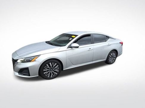 Used 2023 Nissan Altima 2.5 SV image 3