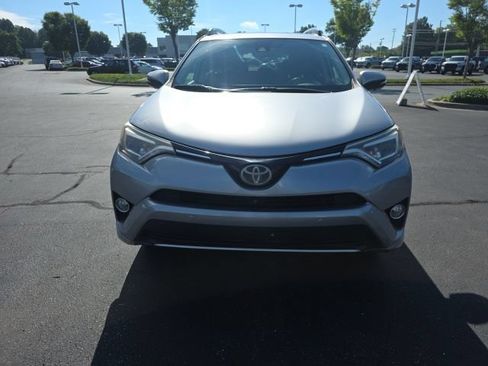 Used 2018 Toyota RAV4 Platinum AWD/4WD image 4