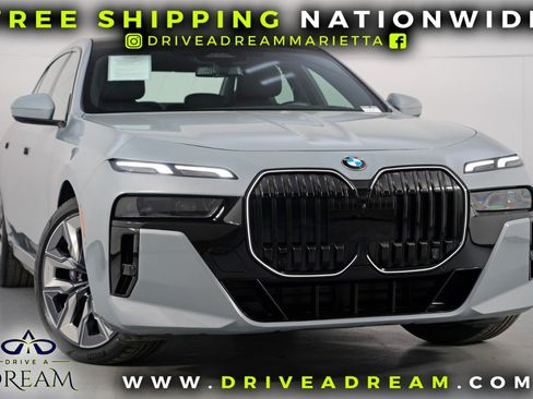 Used 2024 BMW 740i w/ Premium Package 2 RWD image 2