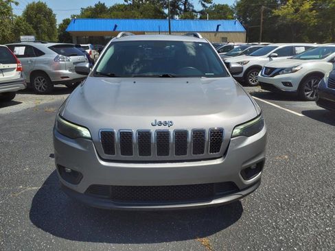 Used 2019 Jeep Cherokee Latitude w/ Popular Appearance Group image 9