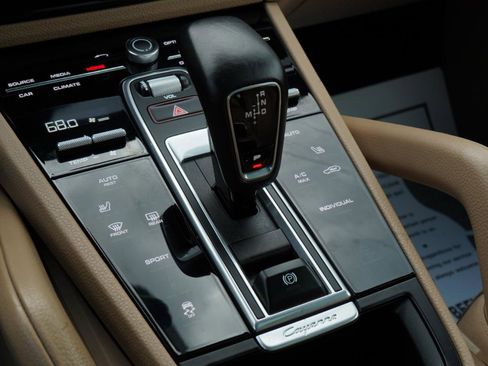 Used 2020 Porsche Cayenne AWD/4WD image 40