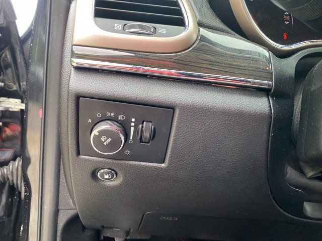 Used 2014 Jeep Grand Cherokee Overland w/ Advanced Technology Group AWD/4WD image 27